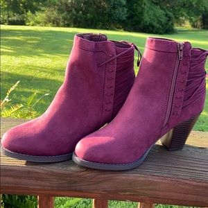 JustFab Bordeaux Yolinda booties size 8.5